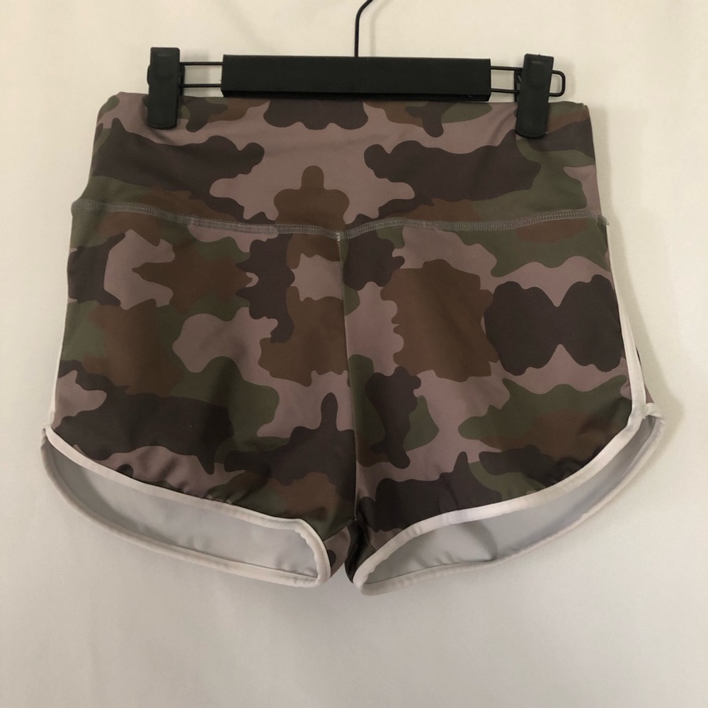 KY Camouflage Workout Shorts Size L